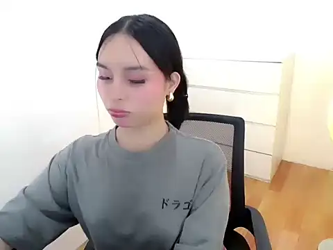 holly tabby online show from 09/09/25, 08:41