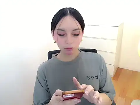 Snapshot of holly_tabby chatting on 09/11/25, 08:31 holly tabby online show from 09/11/25, 08:31