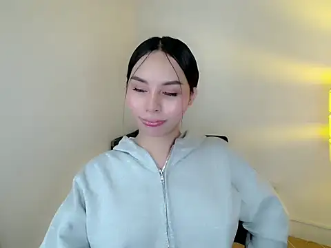 Snapshot of holly_tabby chatting on 05/24/26, 07:52 holly tabby online show from 05/24/26, 07:52