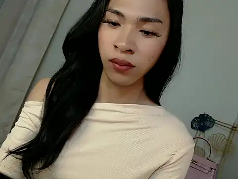 Annaloula online show from 11/26/25, 04:30