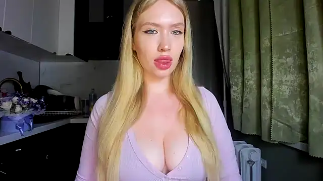 NicoleRiccii online show from 09/25/25, 07:39