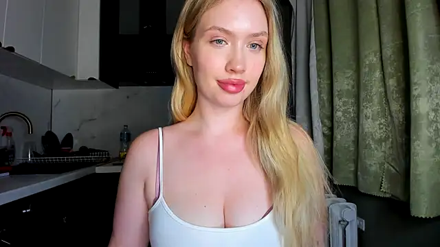 NicoleRiccii online show from 10/05/25, 08:07