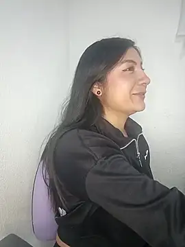 lunna 07 online show from 12/20/25, 01:40