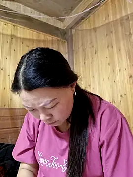 Snapshot of yoowwmr chatting on 10/25/25, 01:02 yoowwmr online show from 10/25/25, 01:02