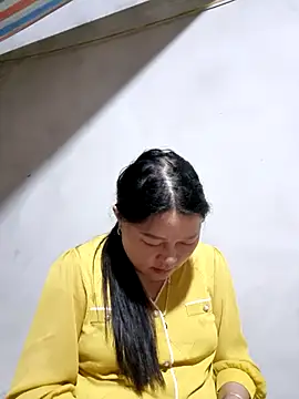 Snapshot of yoowwmr chatting on 10/26/25, 01:17 yoowwmr online show from 10/26/25, 01:17