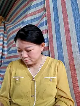 Snapshot of yoowwmr chatting on 10/28/25, 01:31 yoowwmr online show from 10/28/25, 01:31