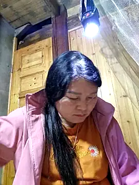 Snapshot of yoowwmr chatting on 10/29/25, 01:46 yoowwmr online show from 10/29/25, 01:46