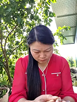 Snapshot of yoowwmr chatting on 10/30/25, 01:51 yoowwmr online show from 10/30/25, 01:51