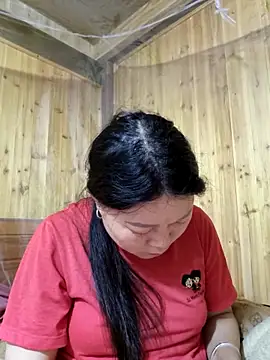 Snapshot of yoowwmr chatting on 10/31/25, 02:40 yoowwmr online show from 10/31/25, 02:40