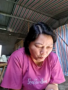 Snapshot of yoowwmr chatting on 11/07/25, 04:45 yoowwmr online show from 11/07/25, 04:45