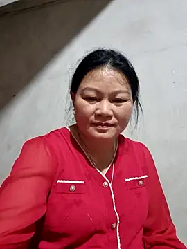 Snapshot of yoowwmr chatting on 11/11/25, 12:05 yoowwmr online show from 11/11/25, 12:05