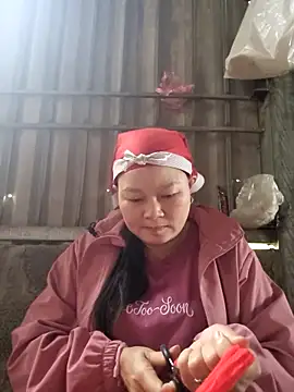 Snapshot of yoowwmr chatting on 11/13/25, 01:59 yoowwmr online show from 11/13/25, 01:59