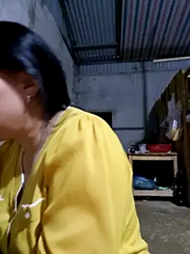 Snapshot of yoowwmr chatting on 11/15/25, 11:29 yoowwmr online show from 11/15/25, 11:29