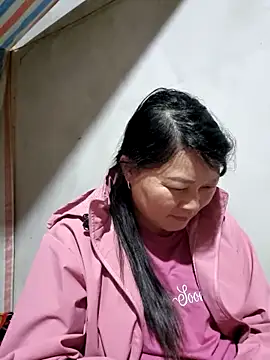 Snapshot of yoowwmr chatting on 11/18/25, 01:59 yoowwmr online show from 11/18/25, 01:59