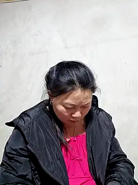 Snapshot of yoowwmr chatting on 11/22/25, 12:59 yoowwmr online show from 11/22/25, 12:59