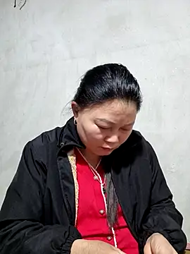 Snapshot of yoowwmr chatting on 11/25/25, 02:50 yoowwmr online show from 11/25/25, 02:50