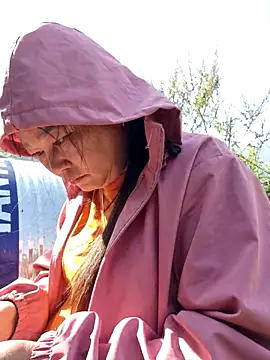 Snapshot of yoowwmr chatting on 11/27/25, 03:41 yoowwmr online show from 11/27/25, 03:41