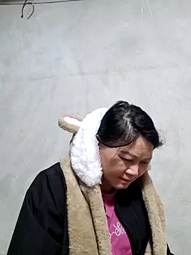 Snapshot of yoowwmr chatting on 11/27/25, 03:47 yoowwmr online show from 11/27/25, 03:47