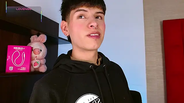 Ezra Storm online show from 12/04/25, 05:39