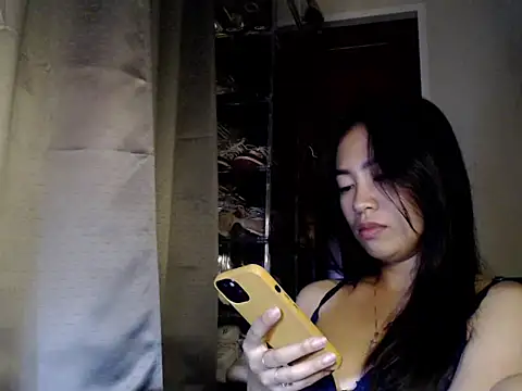 Snapshot of candycrushyyy chatting on 11/21/25, 07:45 candycrushyyy online show from 11/21/25, 07:45