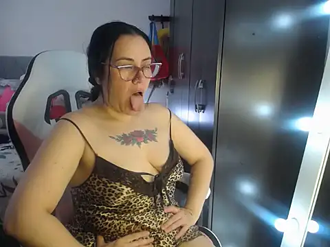 sweet adele  online show from 10/24/25, 02:57