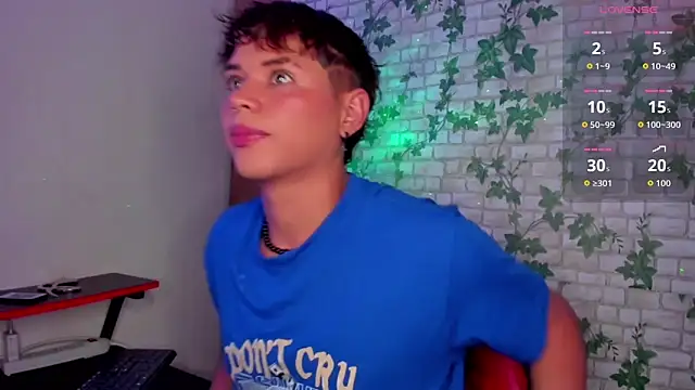 Snapshot of Jostin18 chatting on 10/17/25, 12:30 Jostin18 online show from 10/17/25, 12:30