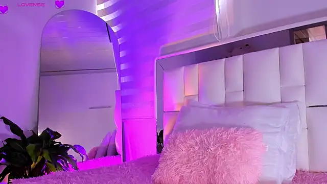 Snapshot of sara_goddess01 chatting on 09/18/25, 06:10 sara goddess01 online show from 09/18/25, 06:10