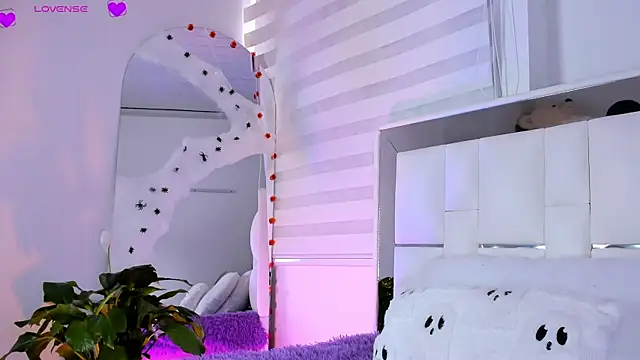 Snapshot of sara_goddess01 chatting on 10/29/25, 07:04 sara goddess01 online show from 10/29/25, 07:04