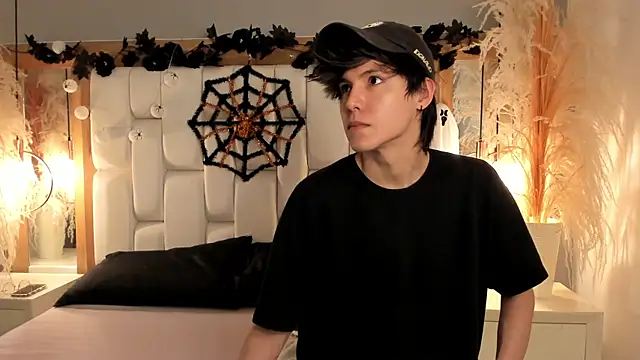 Daphne And Roger online show from 10/17/25, 11:35