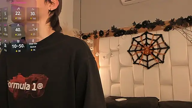 Daphne And Roger online show from 10/22/25, 11:21