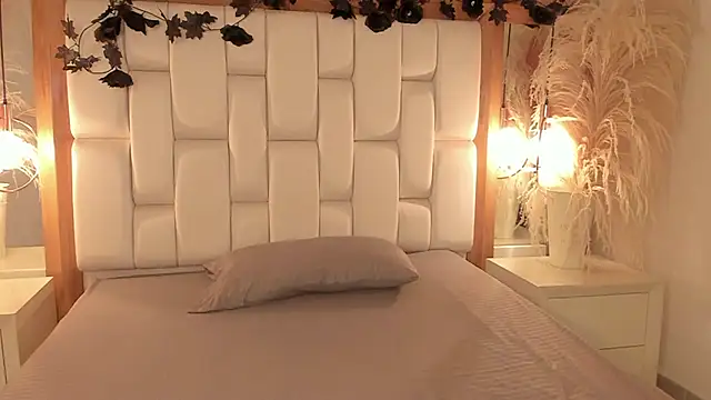 Daphne And Roger online show from 11/05/25, 11:10