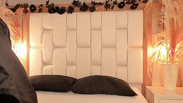 Daphne And Roger online show from 01/13/26, 11:04