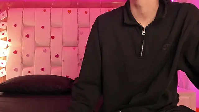 Daphne And Roger online show from 02/21/26, 11:00