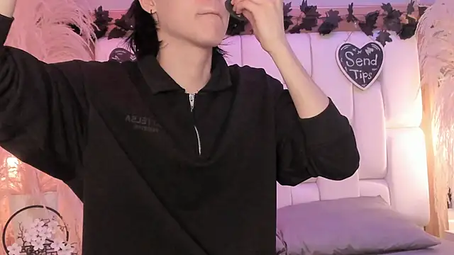 Daphne And Roger online show from 04/13/26, 11:05