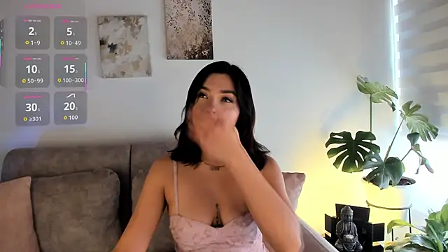 Estrer collins online show from 10/24/25, 07:10