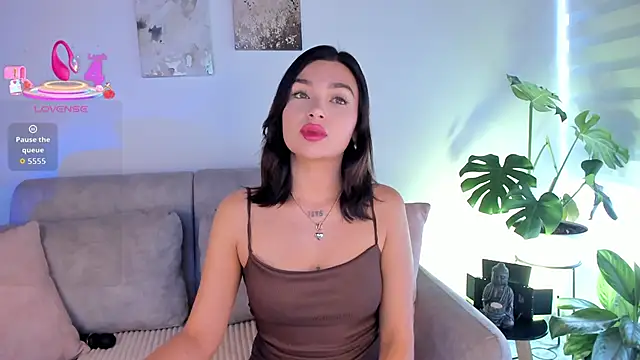 Estrer collins online show from 11/04/25, 07:46