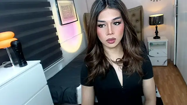 Snapshot of solana_imani chatting on 10/17/25, 02:41 solana imani online show from 10/17/25, 02:41