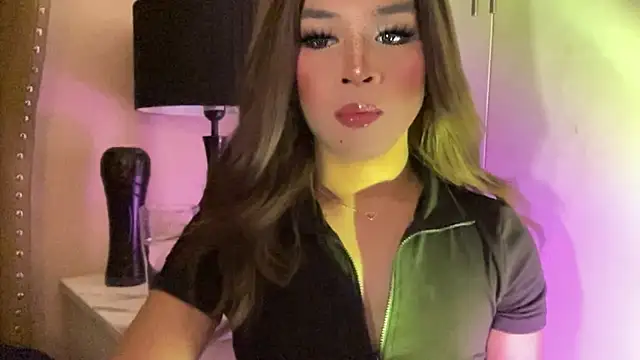 Snapshot of solana_imani chatting on 11/20/25, 02:28 solana imani online show from 11/20/25, 02:28