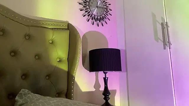 Snapshot of solana_imani chatting on 11/26/25, 04:30 solana imani online show from 11/26/25, 04:30