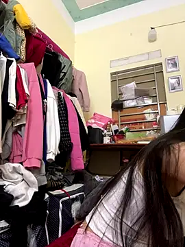 Snapshot of Aghenh chatting on 12/18/25, 02:34 Aghenh online show from 12/18/25, 02:34