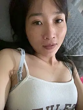 Snapshot of oneyou_400 chatting on 10/16/25, 06:42 oneyou 400 online show from 10/16/25, 06:42