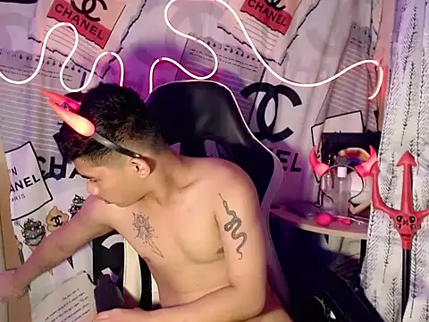 Snapshot of asianhardcock25 chatting on 10/29/25, 09:22 asianhardcock25 online show from 10/29/25, 09:22