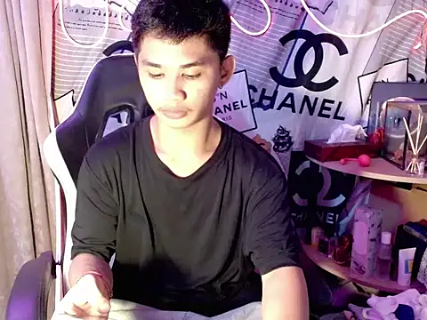 Snapshot of asianhardcock25 chatting on 11/11/25, 10:15 asianhardcock25 online show from 11/11/25, 10:15