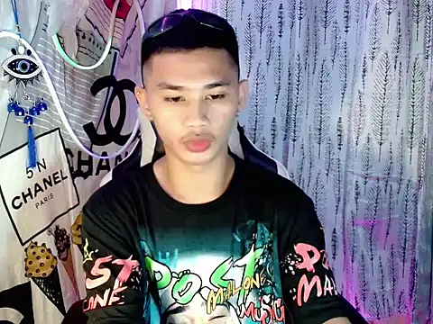 Snapshot of asianhardcock25 chatting on 11/15/25, 01:14 asianhardcock25 online show from 11/15/25, 01:14