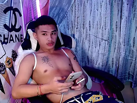 Snapshot of asianhardcock25 chatting on 11/17/25, 03:29 asianhardcock25 online show from 11/17/25, 03:29