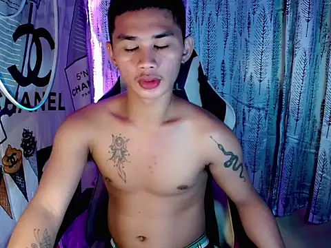 Snapshot of asianhardcock25 chatting on 11/22/25, 10:14 asianhardcock25 online show from 11/22/25, 10:14