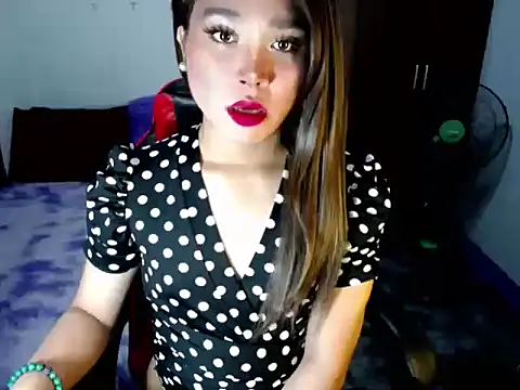 Urassiansweetcummer online show from 12/03/25, 03:14