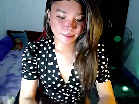 Urassiansweetcummer online show from 04/15/26, 07:58