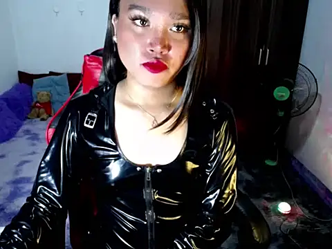 Urassiansweetcummer online show from 05/04/26, 02:07