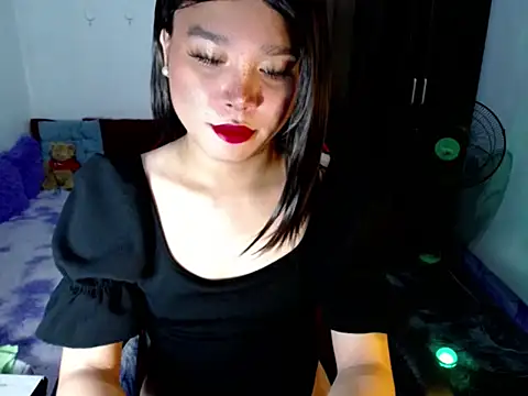 Urassiansweetcummer online show from 05/08/26, 04:29